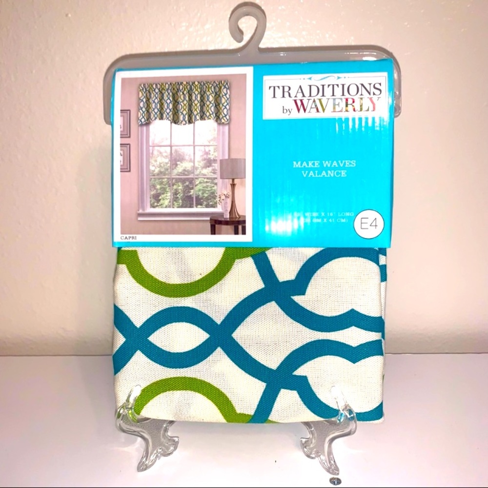 NWT TRADITIONS BY WAVERLY CAPRI MAKE WAVES VALANCE